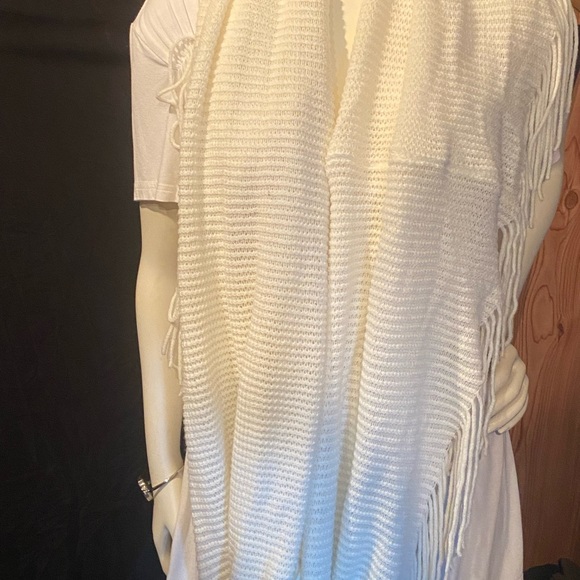 ***BUNDLE****- (5) ladies scarves 🧣 - Picture 11 of 16